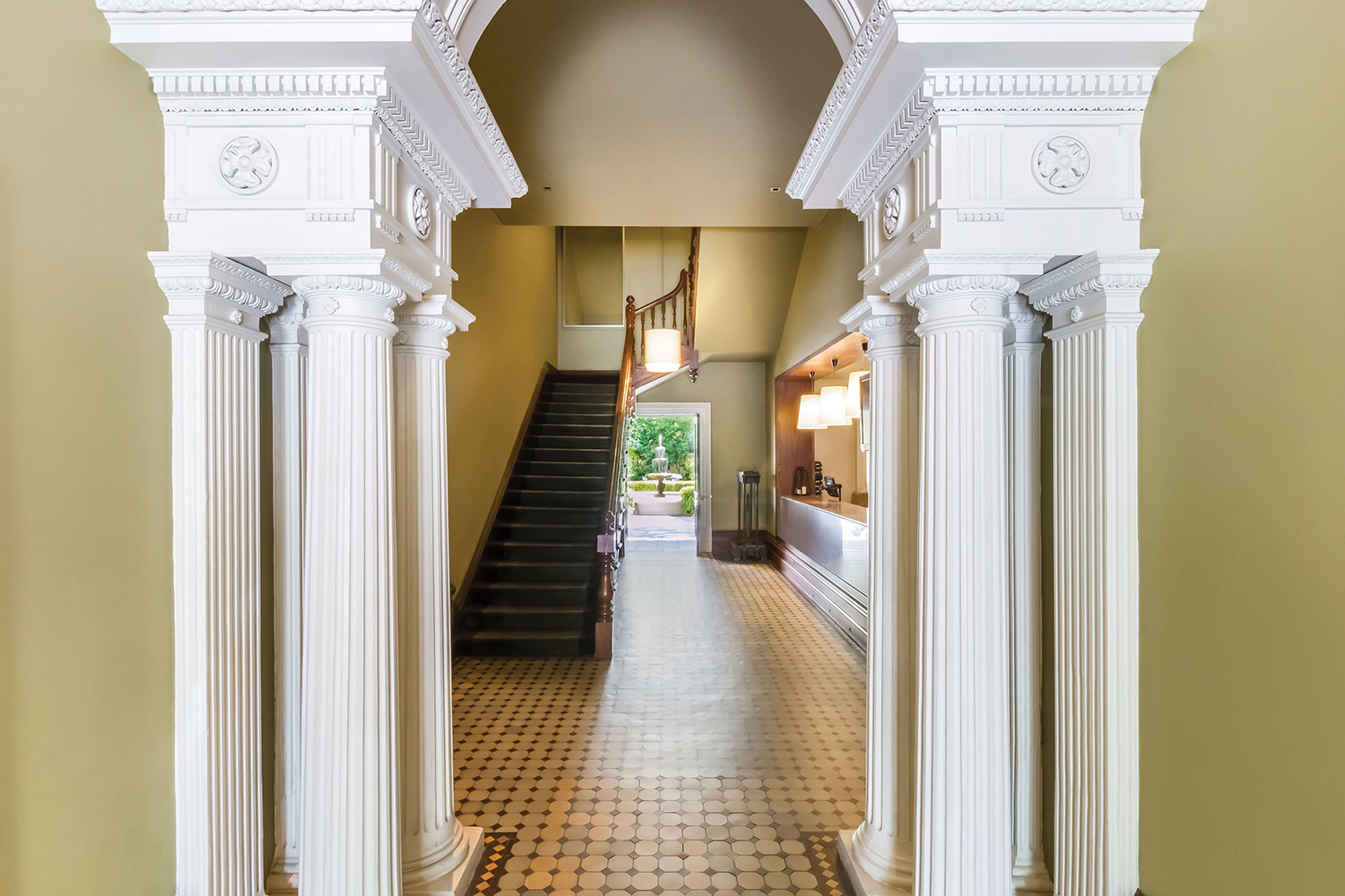 adina apartment hotel adelaide entrance 01 2018