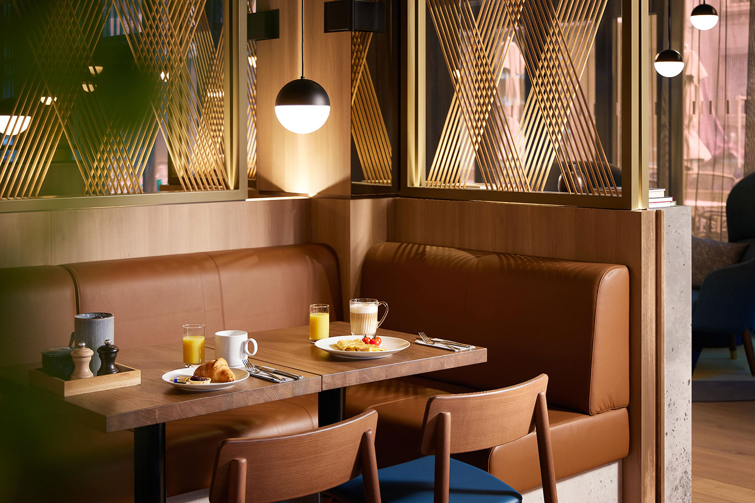 adina hotel dusseldorf_breakfast_corner_07 2022