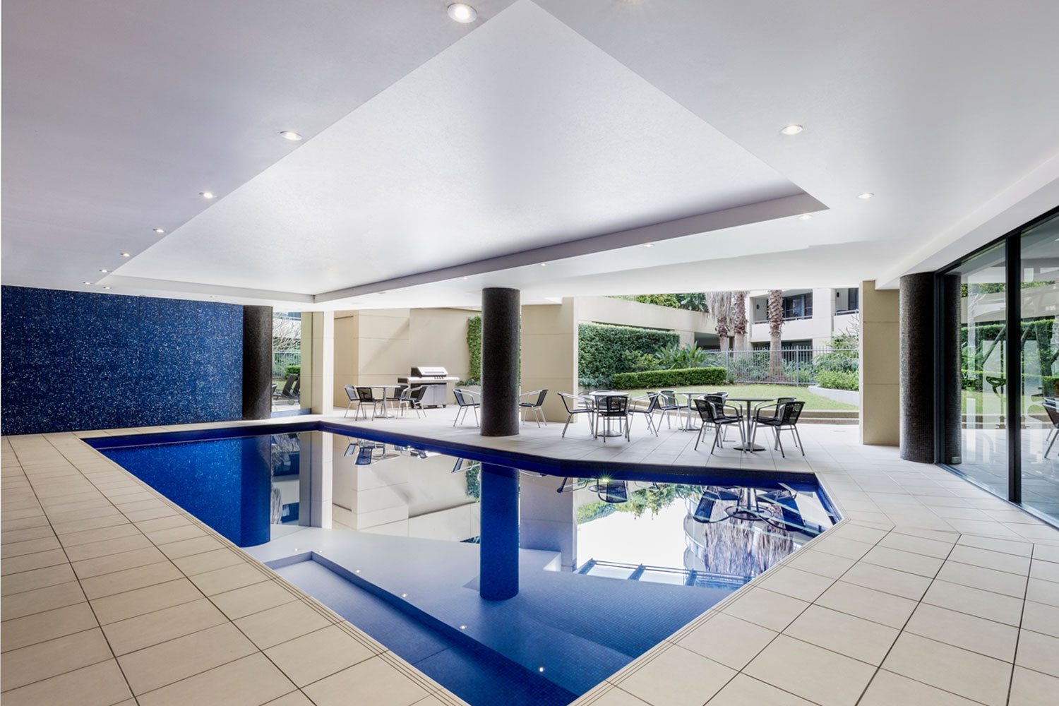 adina apartment hotel sydney darling harbour pool 01 2016