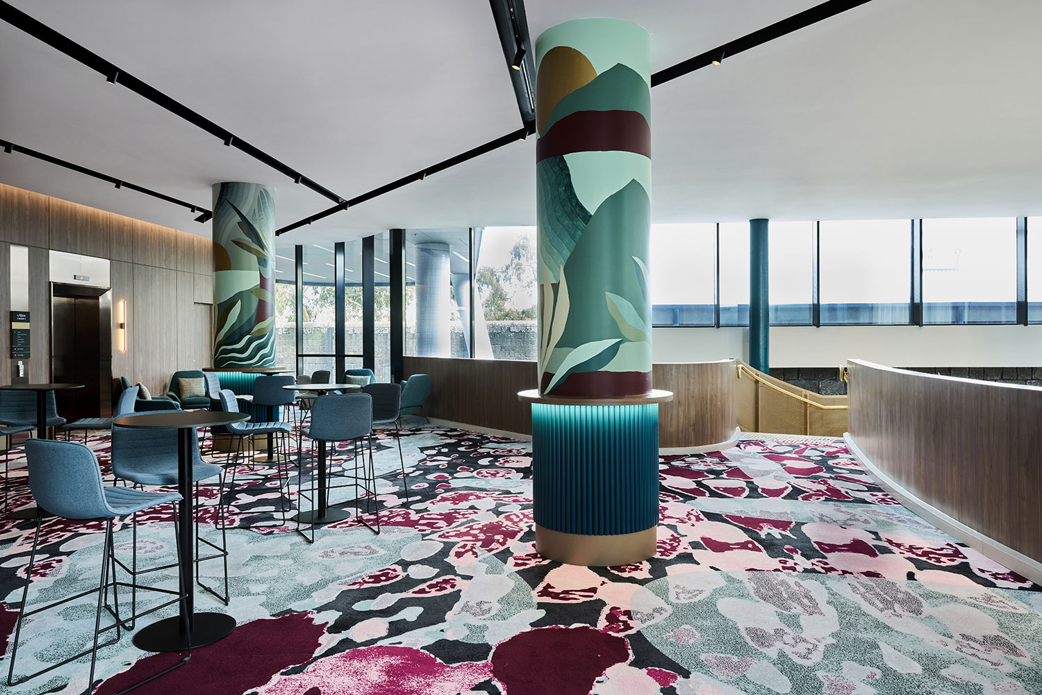 adina apartment hotel pentridge conference foyer 01 2023