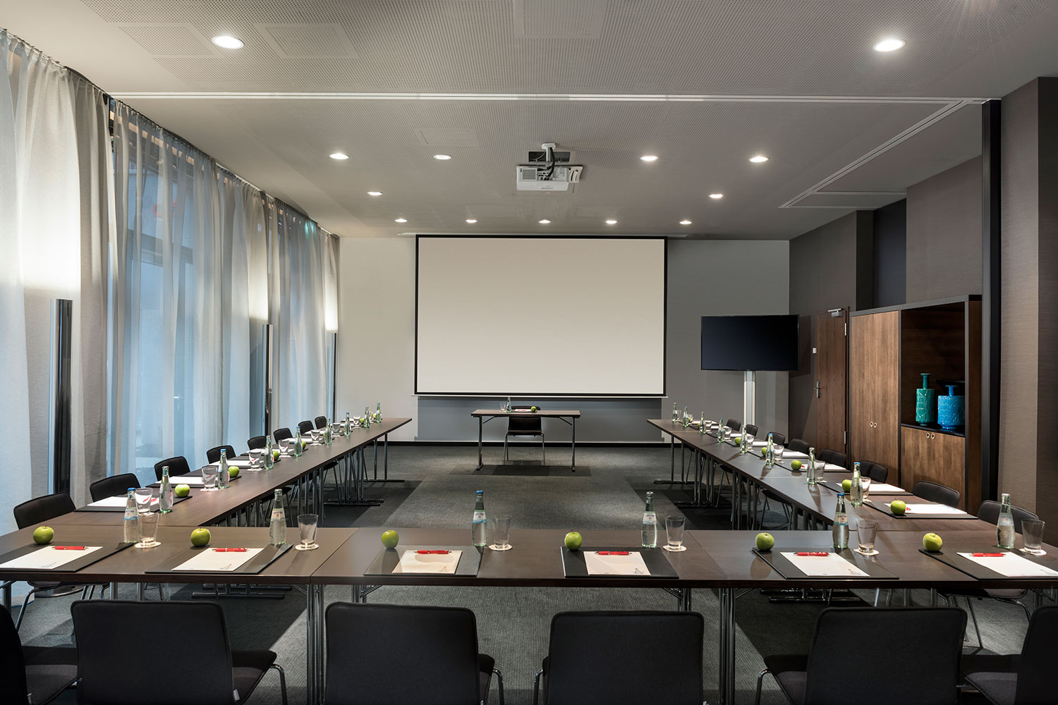 adina apartment hotel frankfurt conference room u shape set up 2017