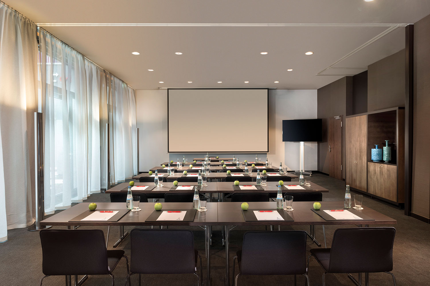 adina apartment hotel frankfurt conference room classroom set up 2017