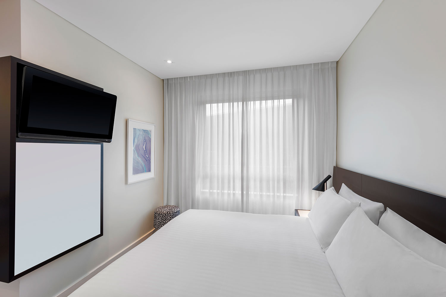 adina apartment hotel perth premier one bedroom apartment bedroom king 02 2017