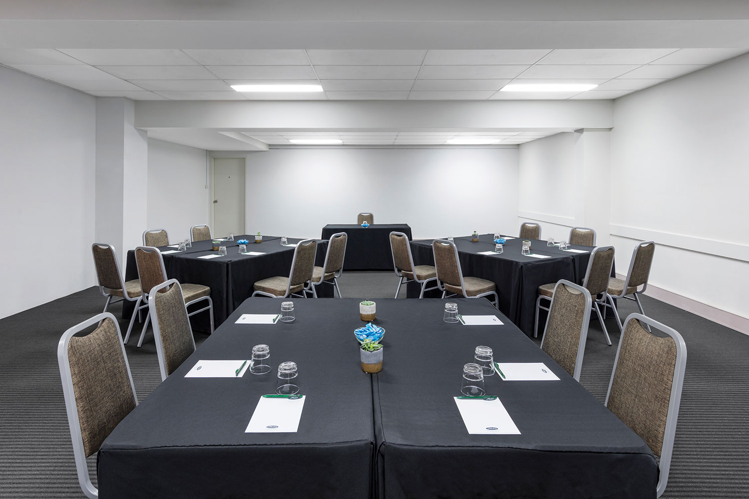 adina serviced apartments canberra kingston conference room banquet 01 2017