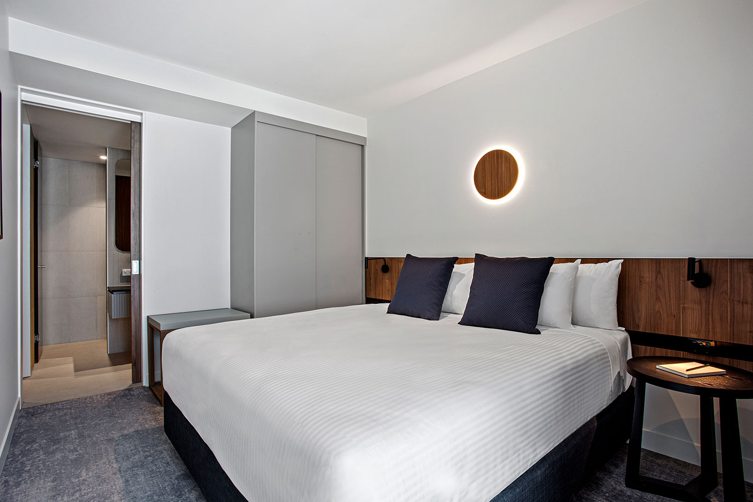 adina apartment hotel melbourne southbank 1 bedroom apartment king 01 2021