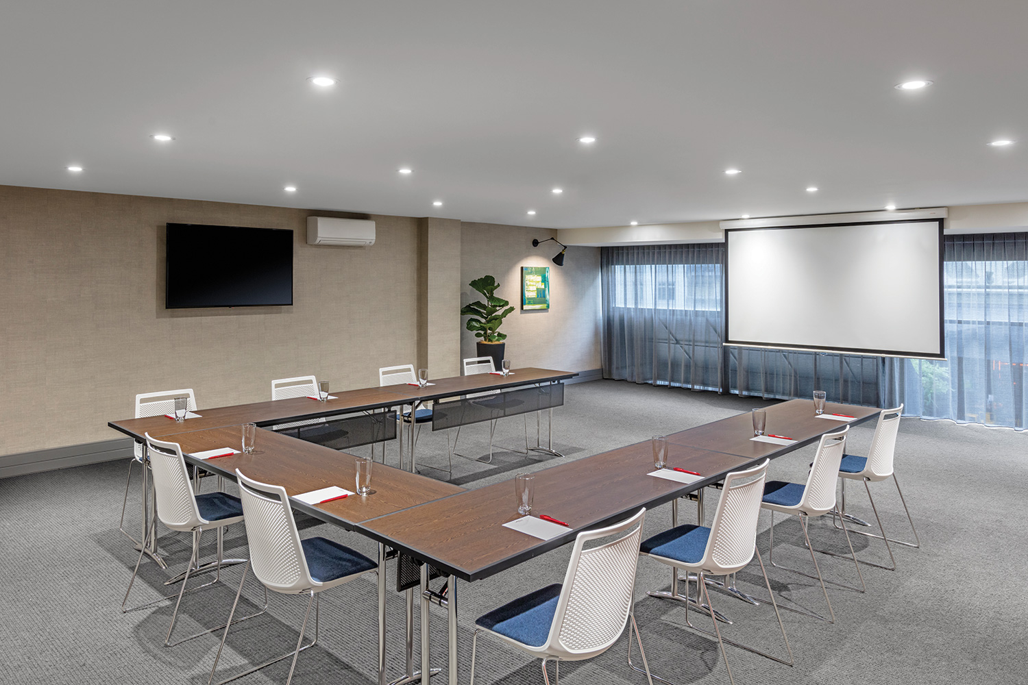 adina apartment hotel auckland britomart mahuhu conference room ushape 01 2016