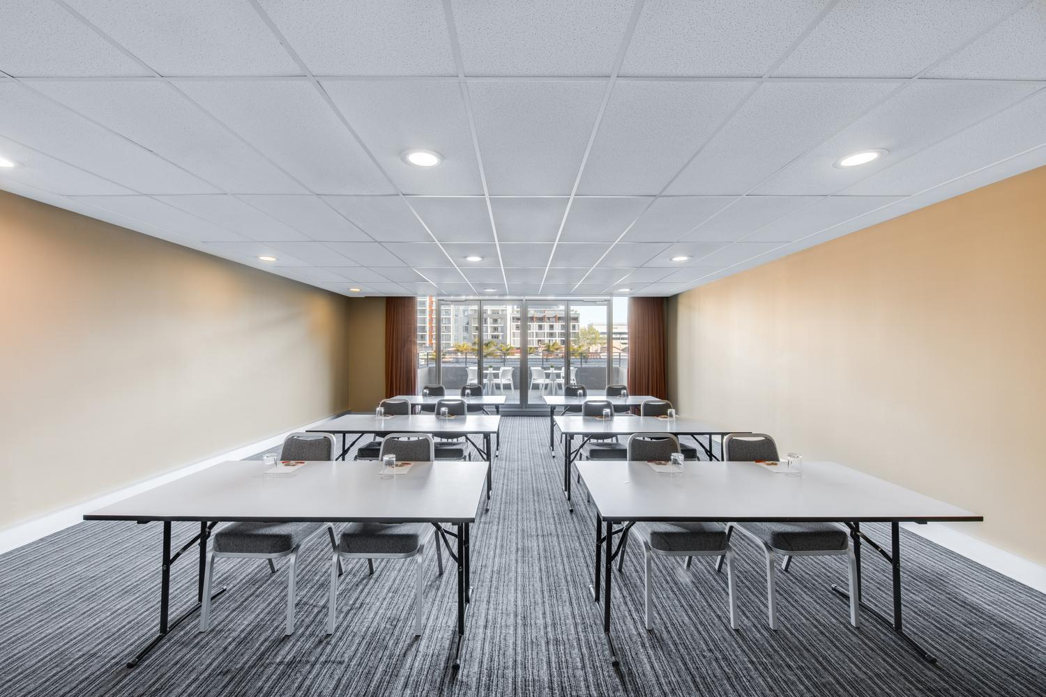 adina apartment hotel wollongong conference sandonl classroom 03 2018 1500 1000