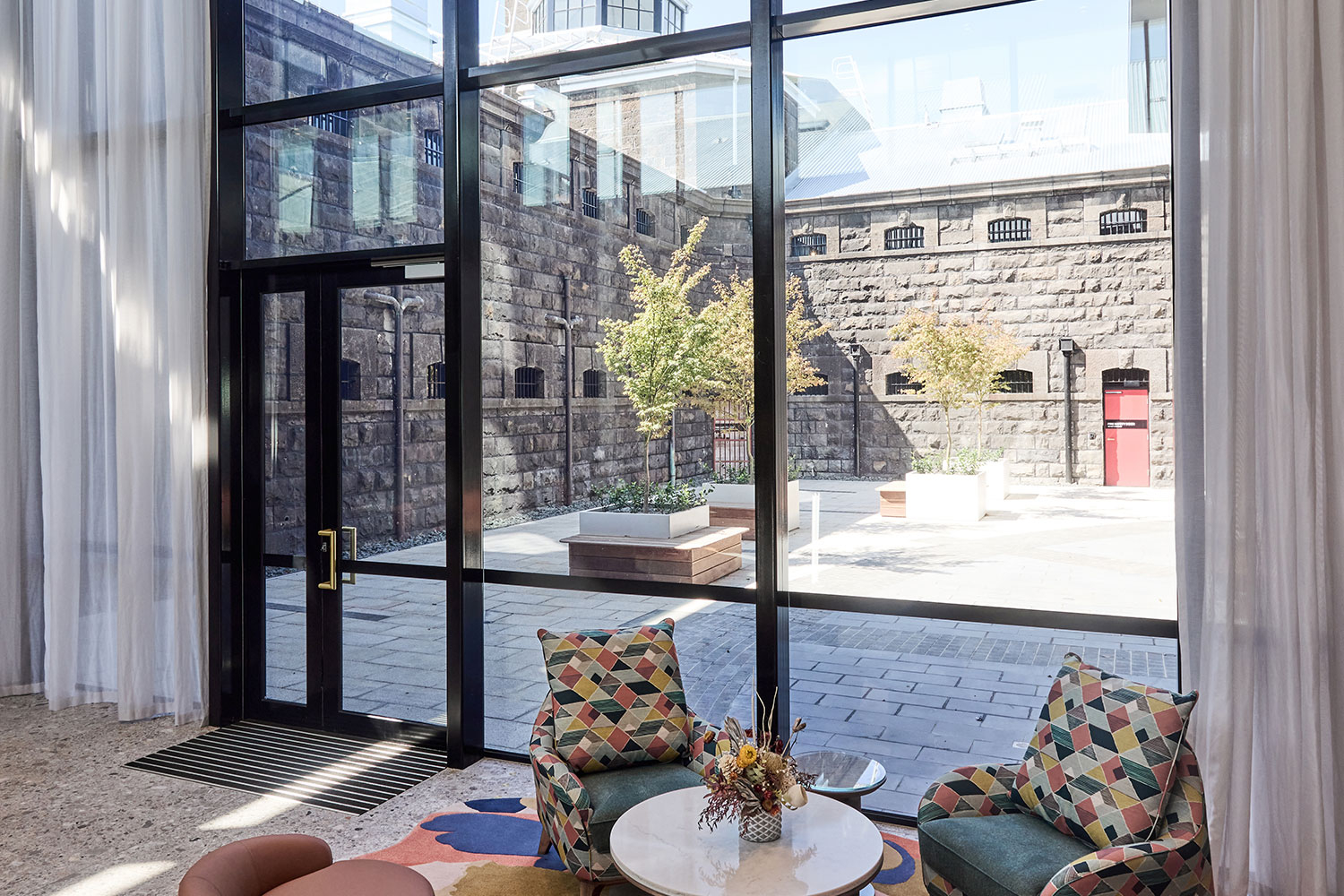 adina apartment hotel pentridge exterior 03 2023