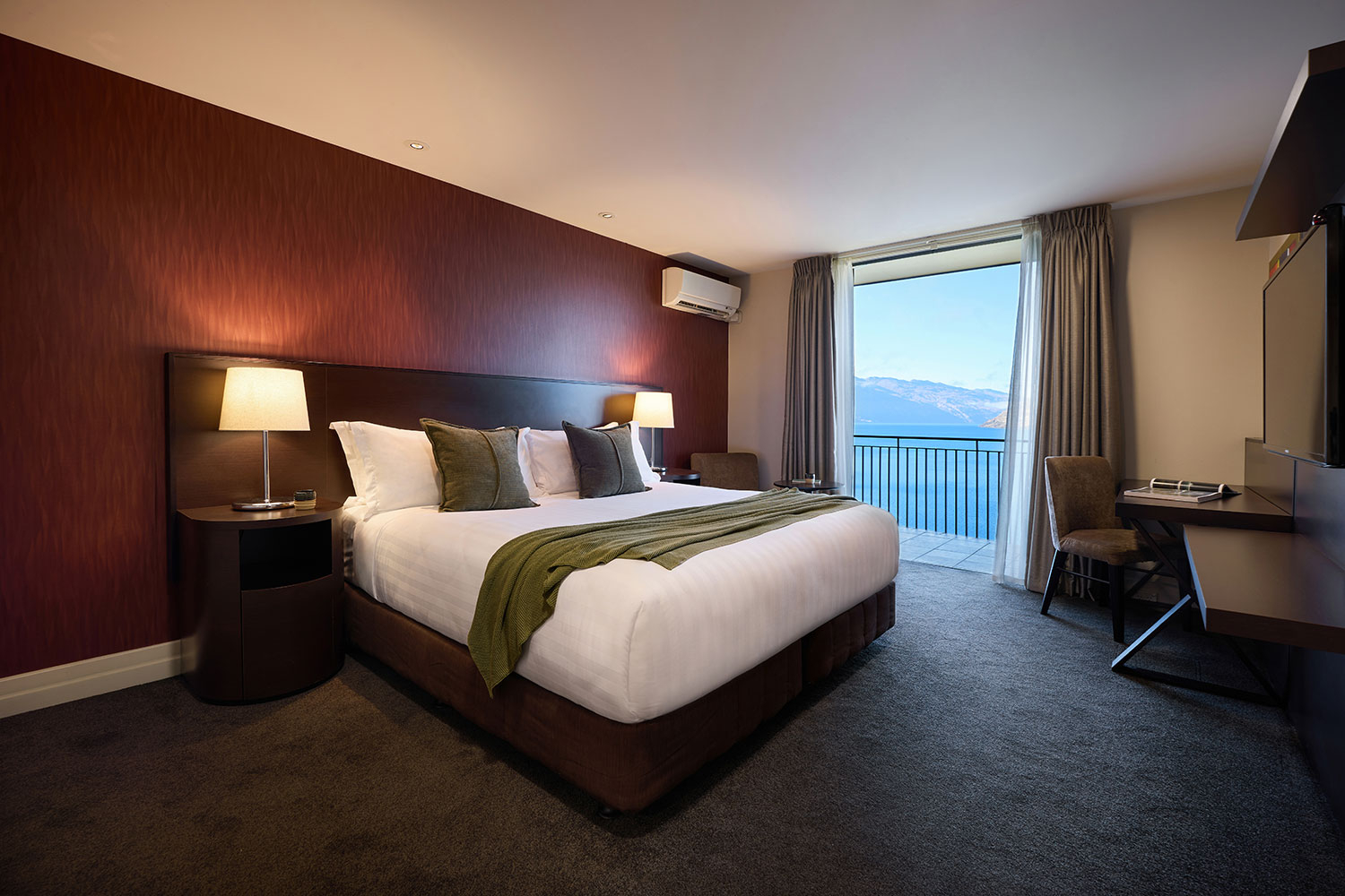 rendezvous queenstown deluxe room lake view bedroom 2026