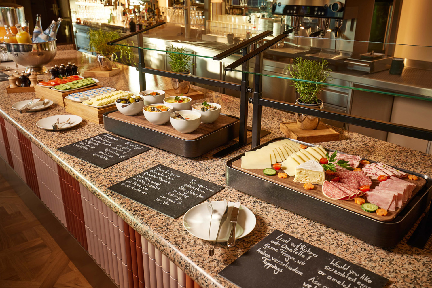 adina hotel stuttgart_breakfast2_05 2022