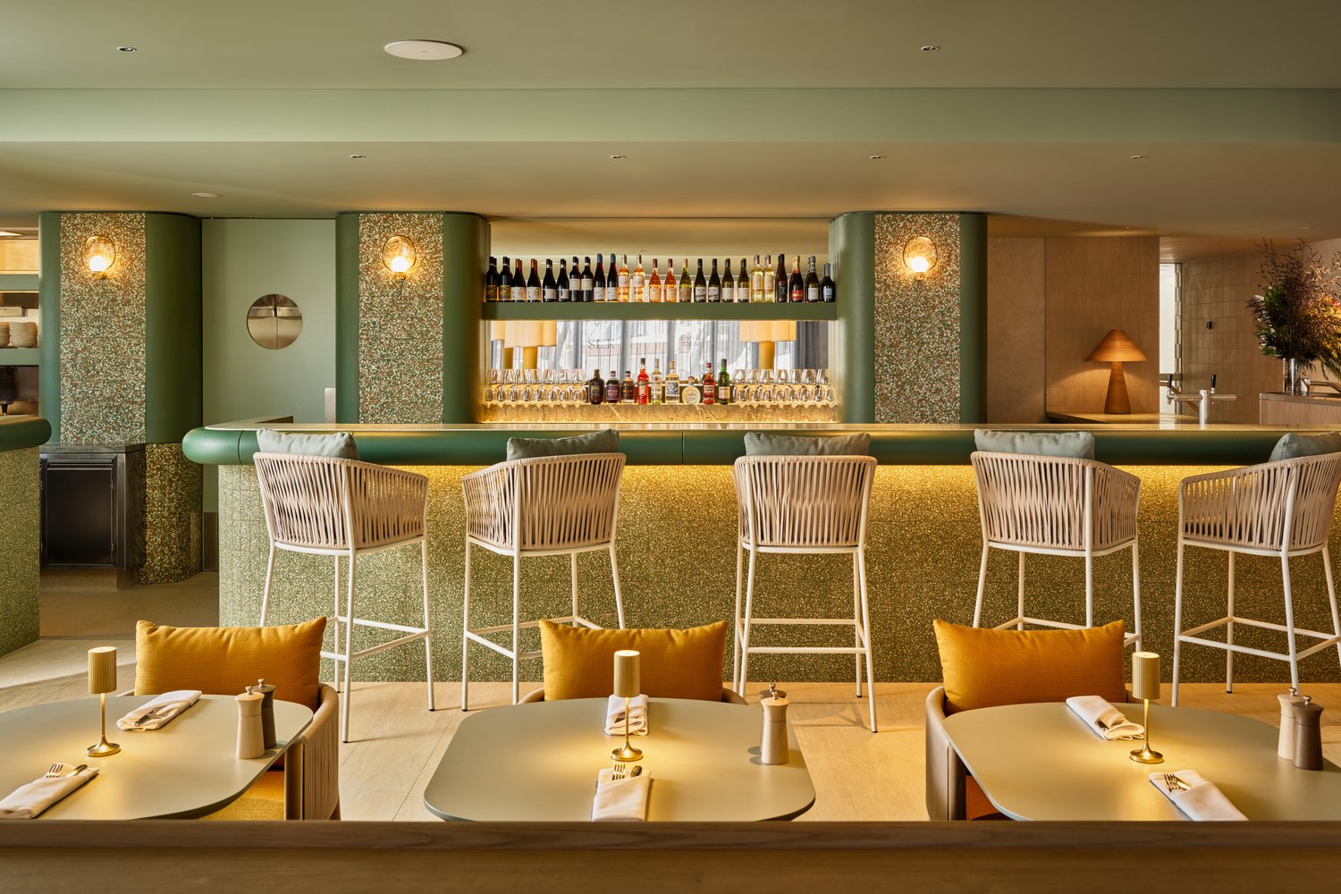 adina sydney darling harbour shoreline kitchen bar 01 2026
