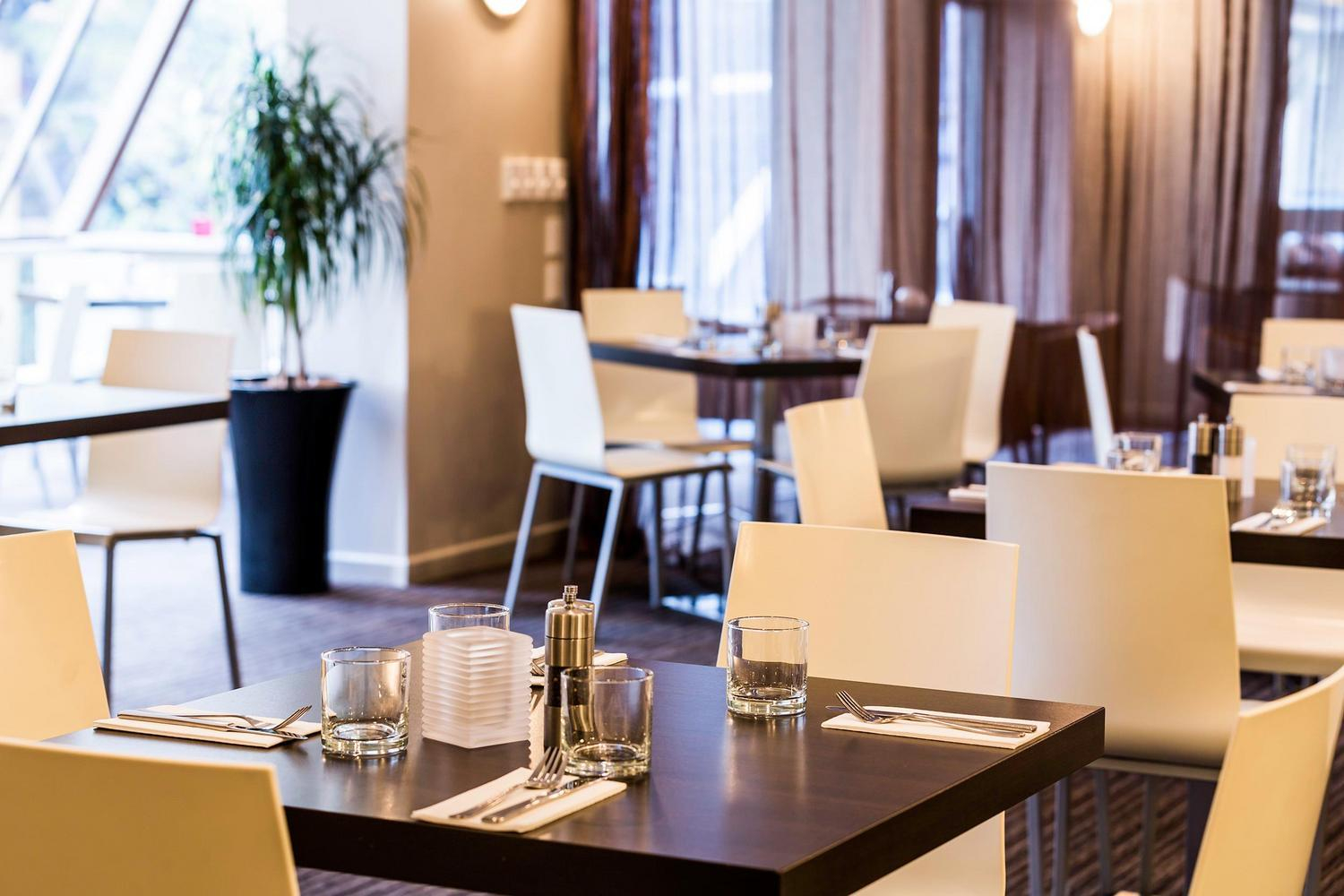 travelodge wellington hotel steps bar restaurant 1 2013