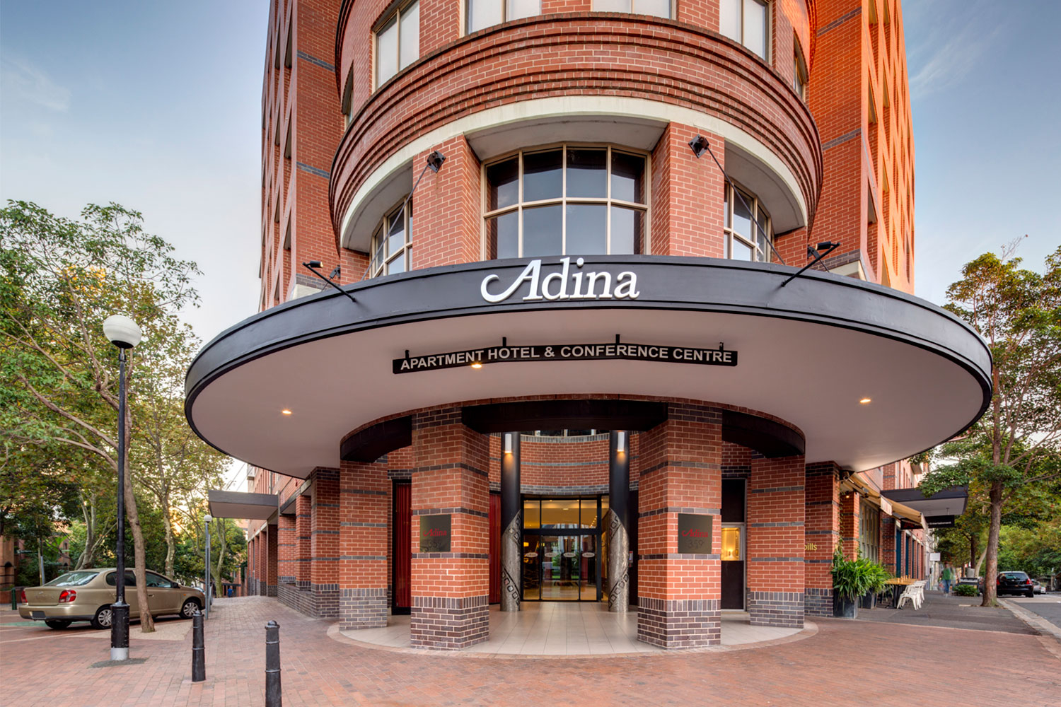 adina apartment hotel crown street exterior front 02 2016