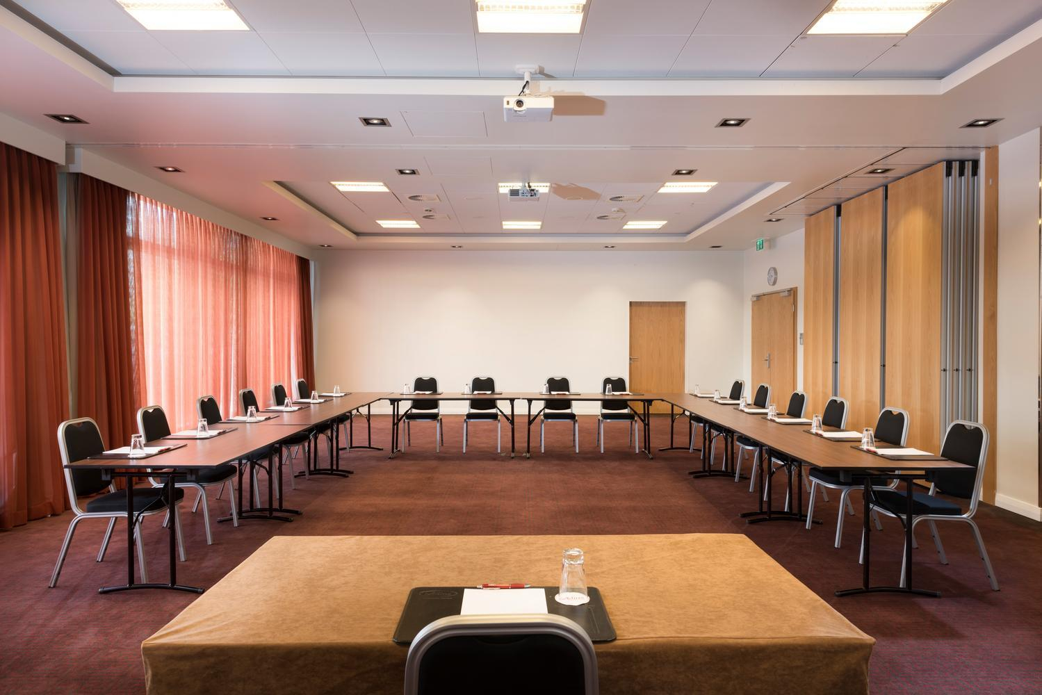 adina apartment hotel berlin checkpoint charlie conference room melbourne u form 2