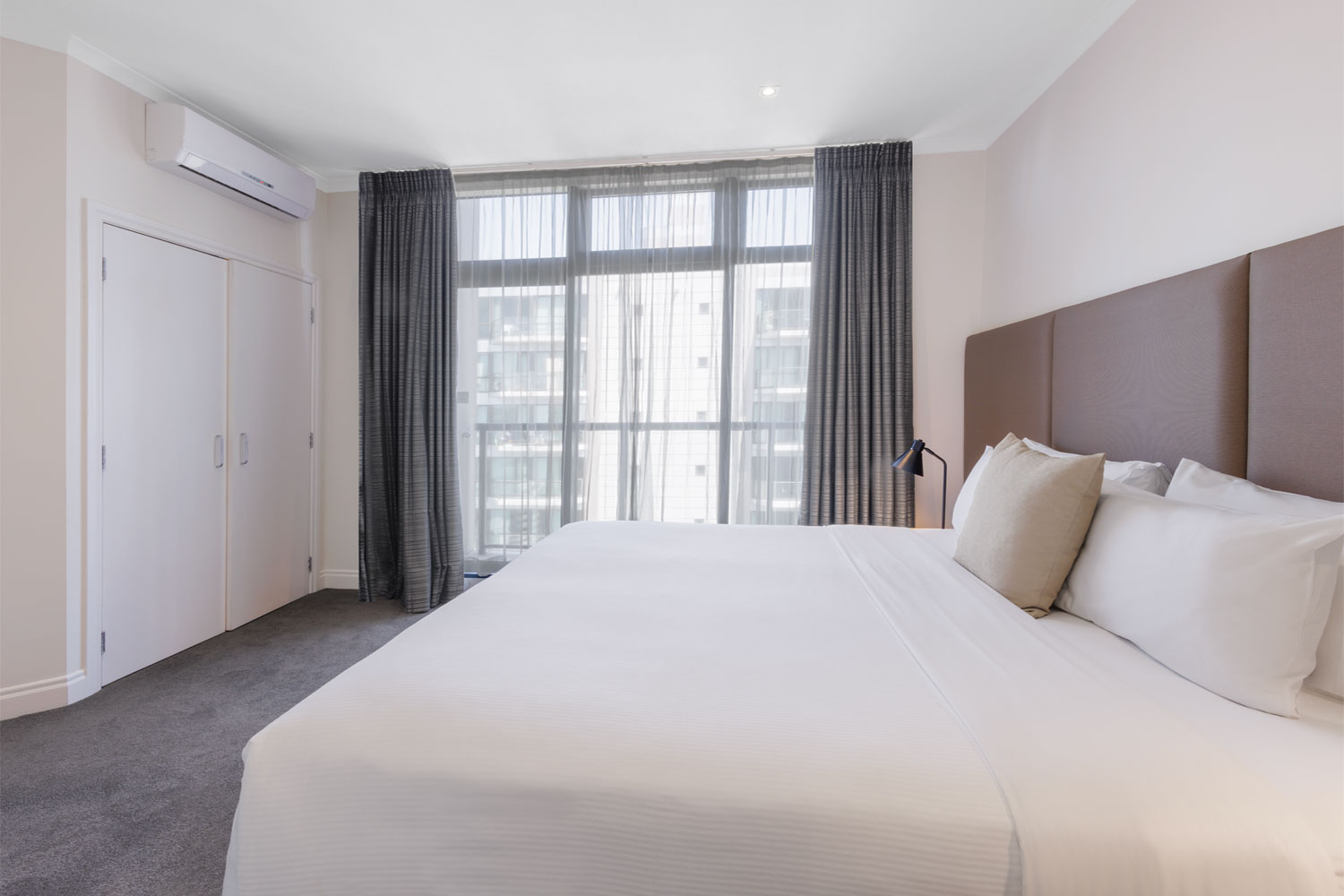 557268 citylife auckland executive 1 bedroom city suite