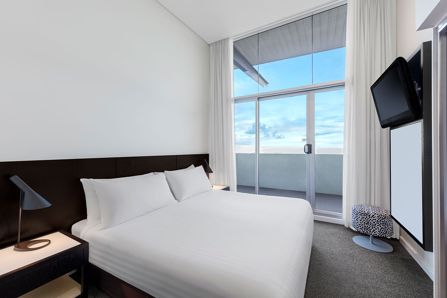 adina apartment hotel perth premier grand two bedroom apartment bedroom king 03 2017