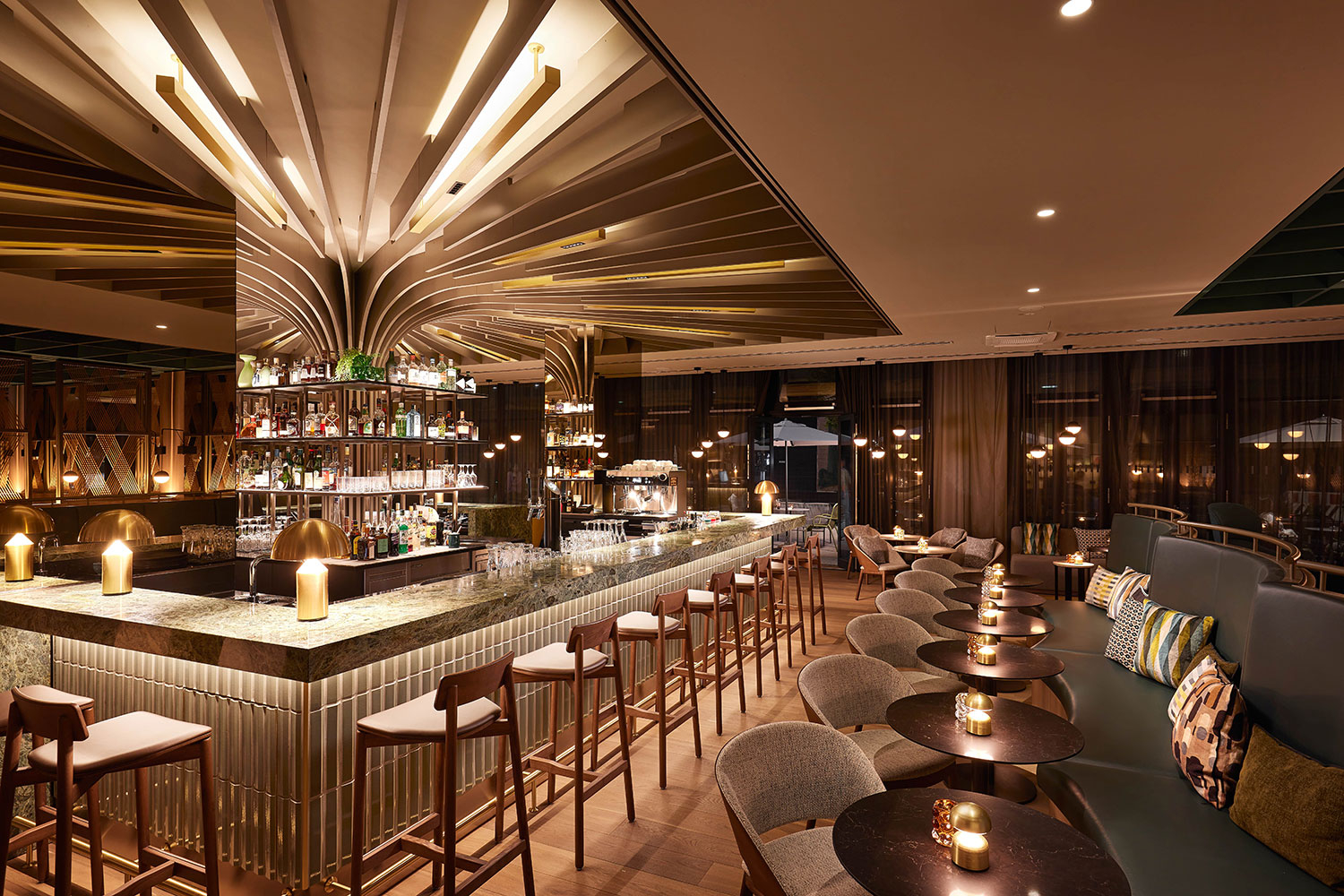 adina hotel dusseldorf_bar3_07 2022