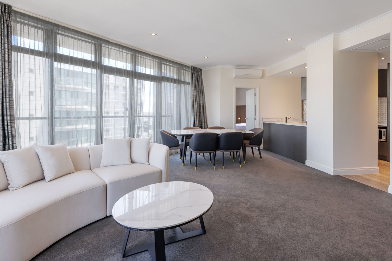 557301 citylife auckland executive 2 bedroom city suite