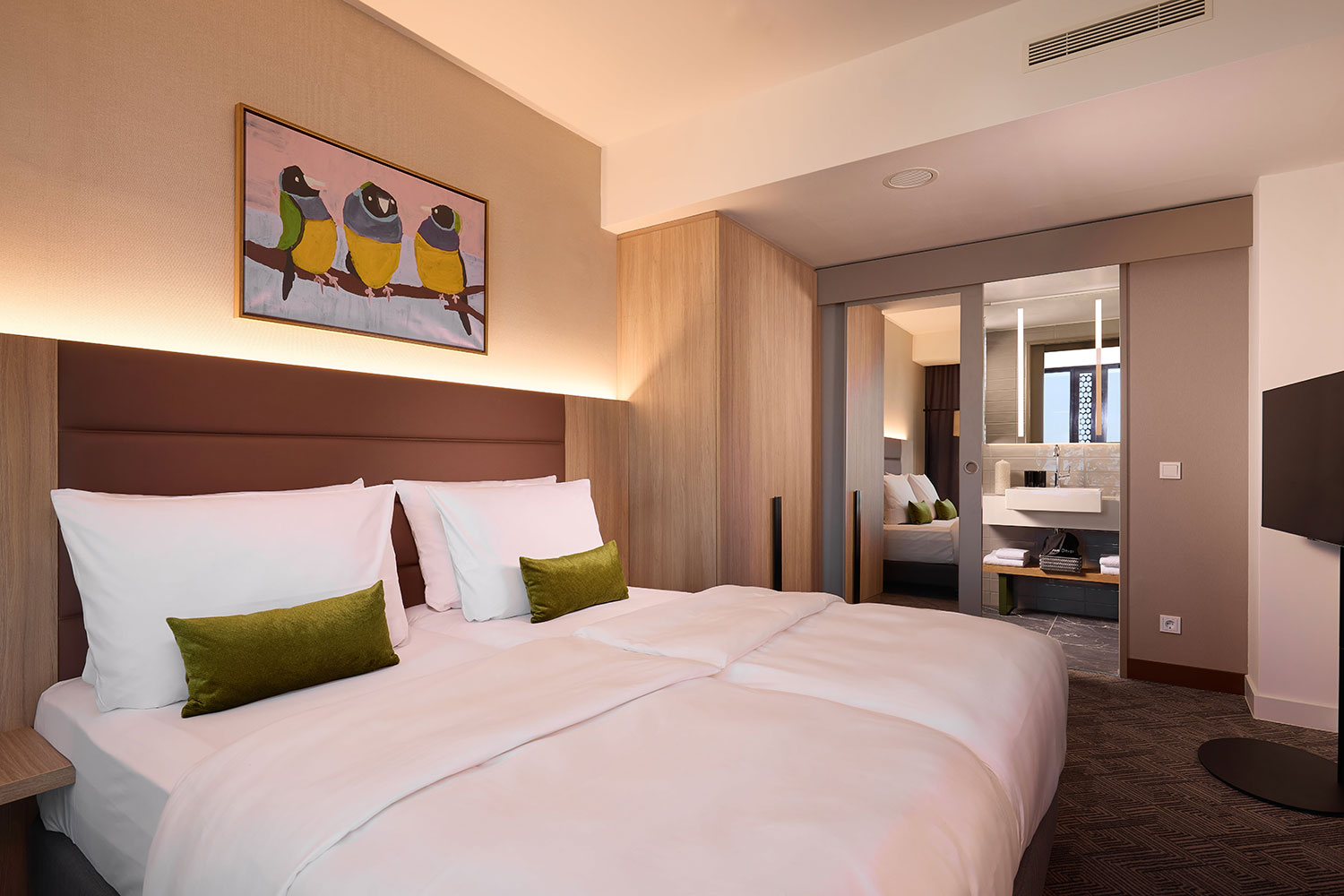 adina hotel munich one bedroom 04 2022