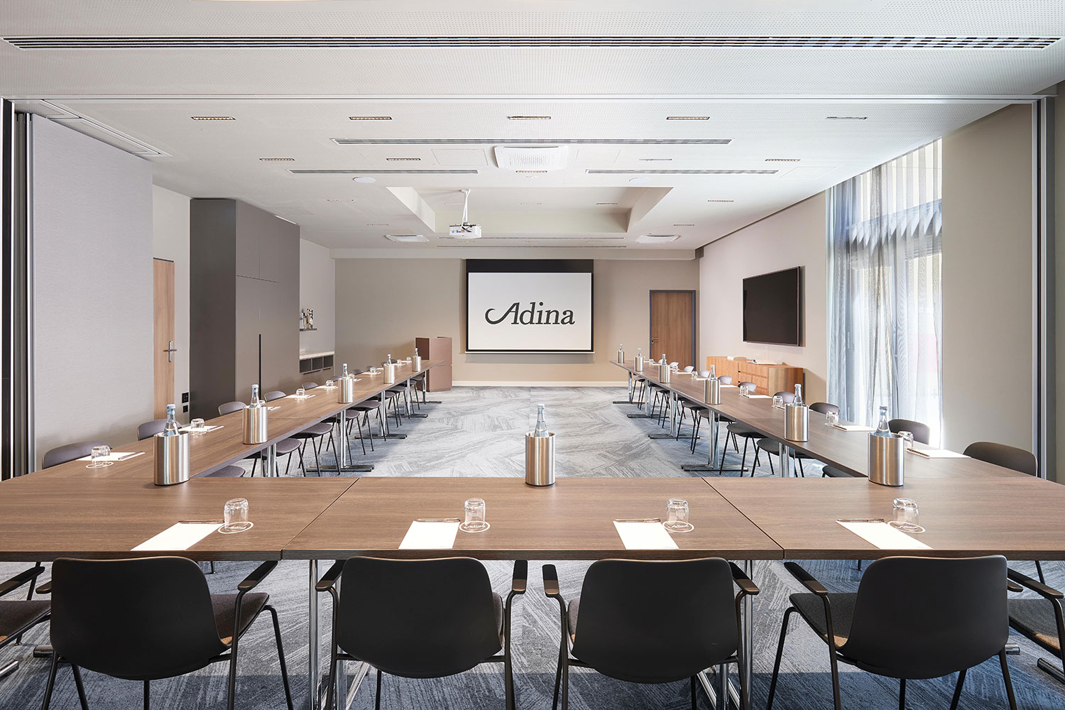 adina hotel dusseldorf_meeting melbournesydney_07 2022