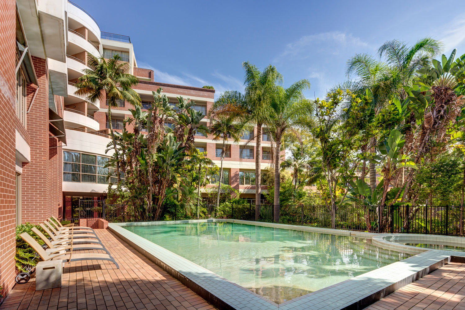 adina apartment hotel crown street pool 02 2016