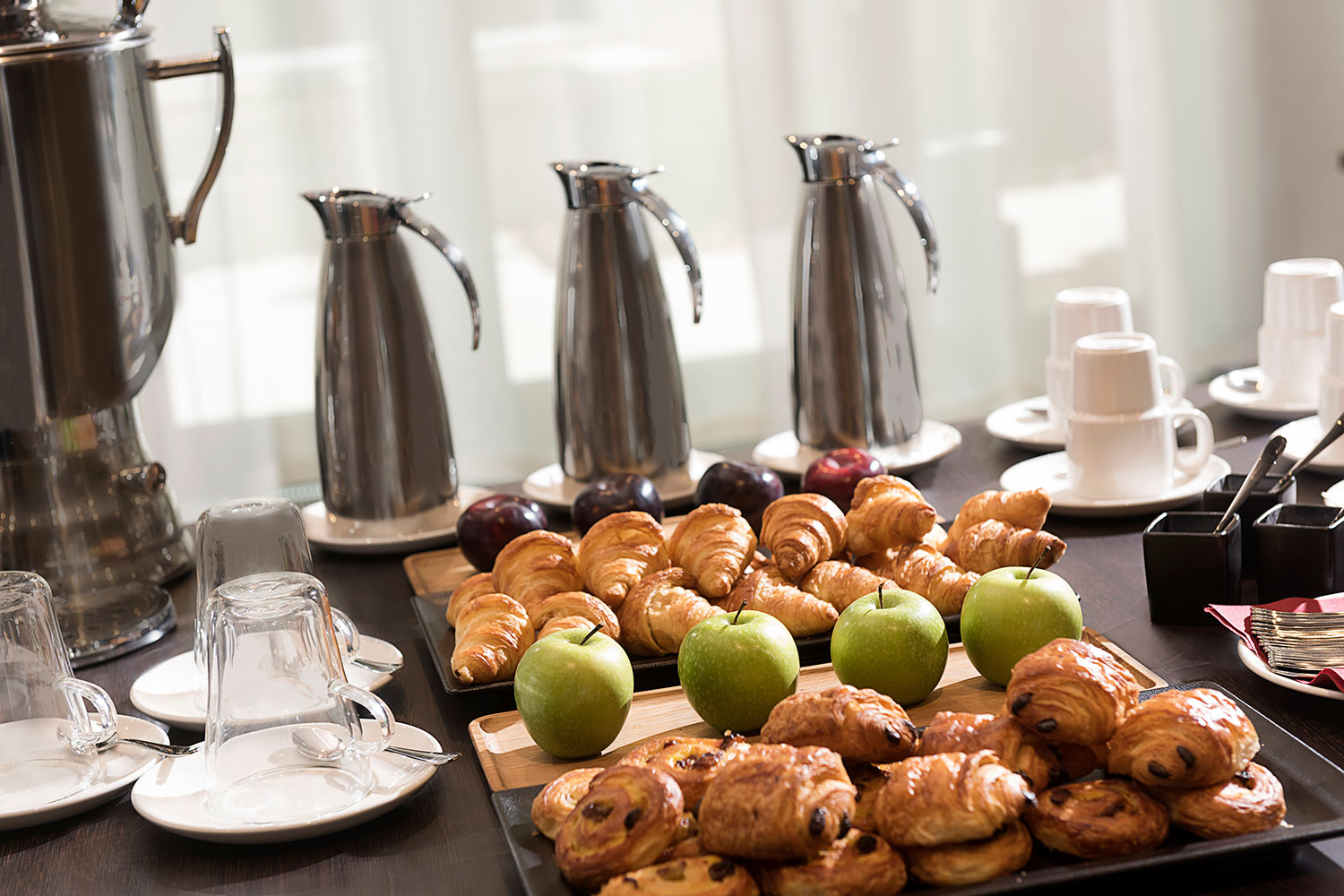 adina apartment hotel frankfurt conference room morning tea 2017