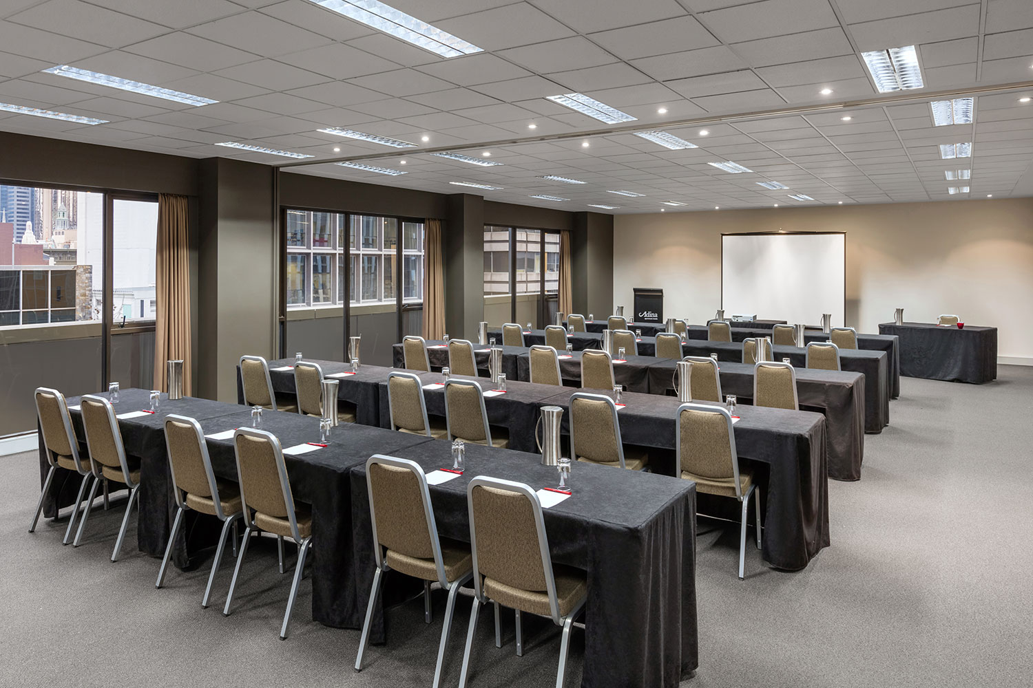 adina apartment hotel melbourne conference watatah and wattle room classroom 02 2017