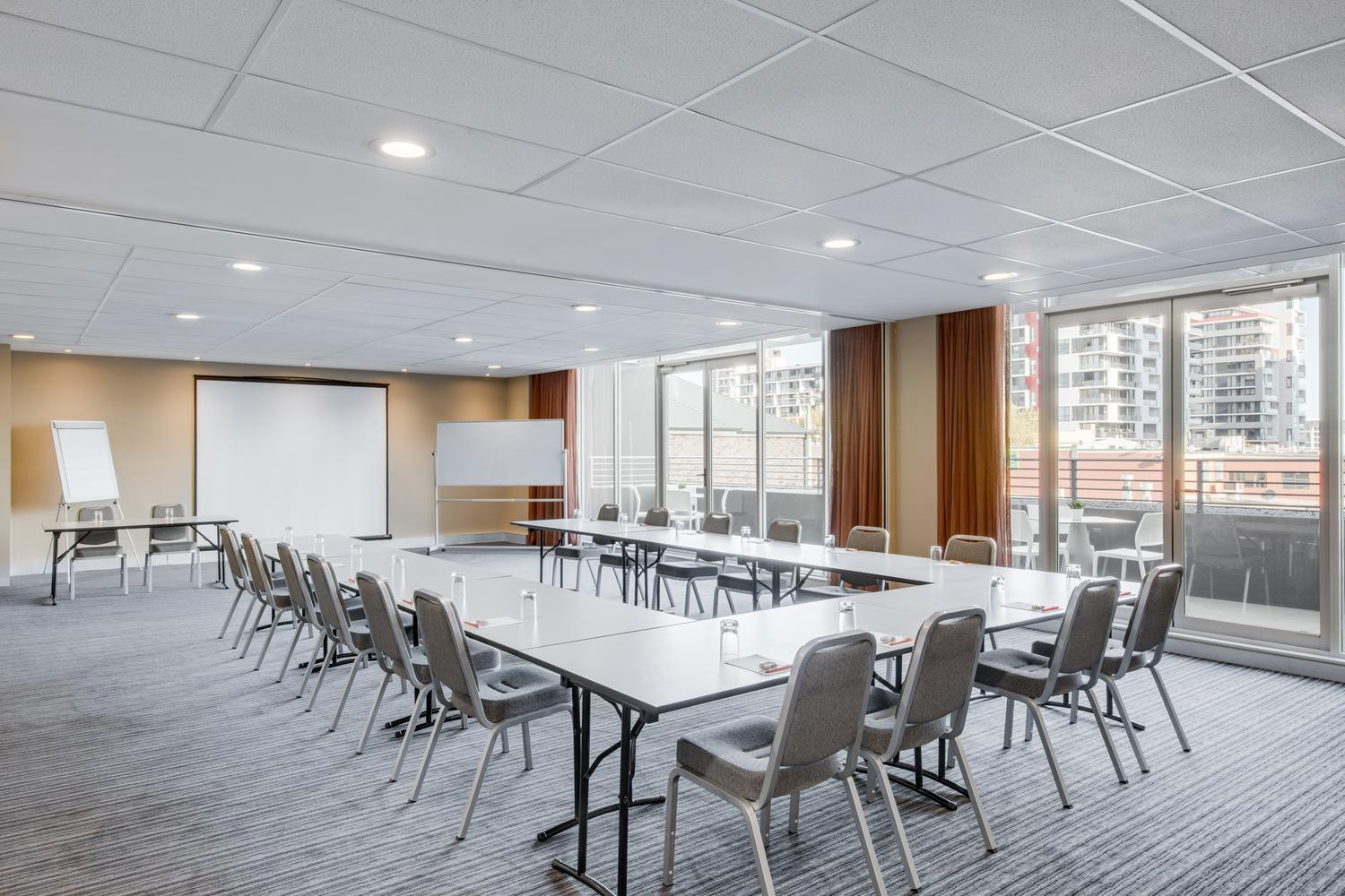 adina apartment hotel wollongong conference scarbrough corrimal u shape 02 2018 1500 1000