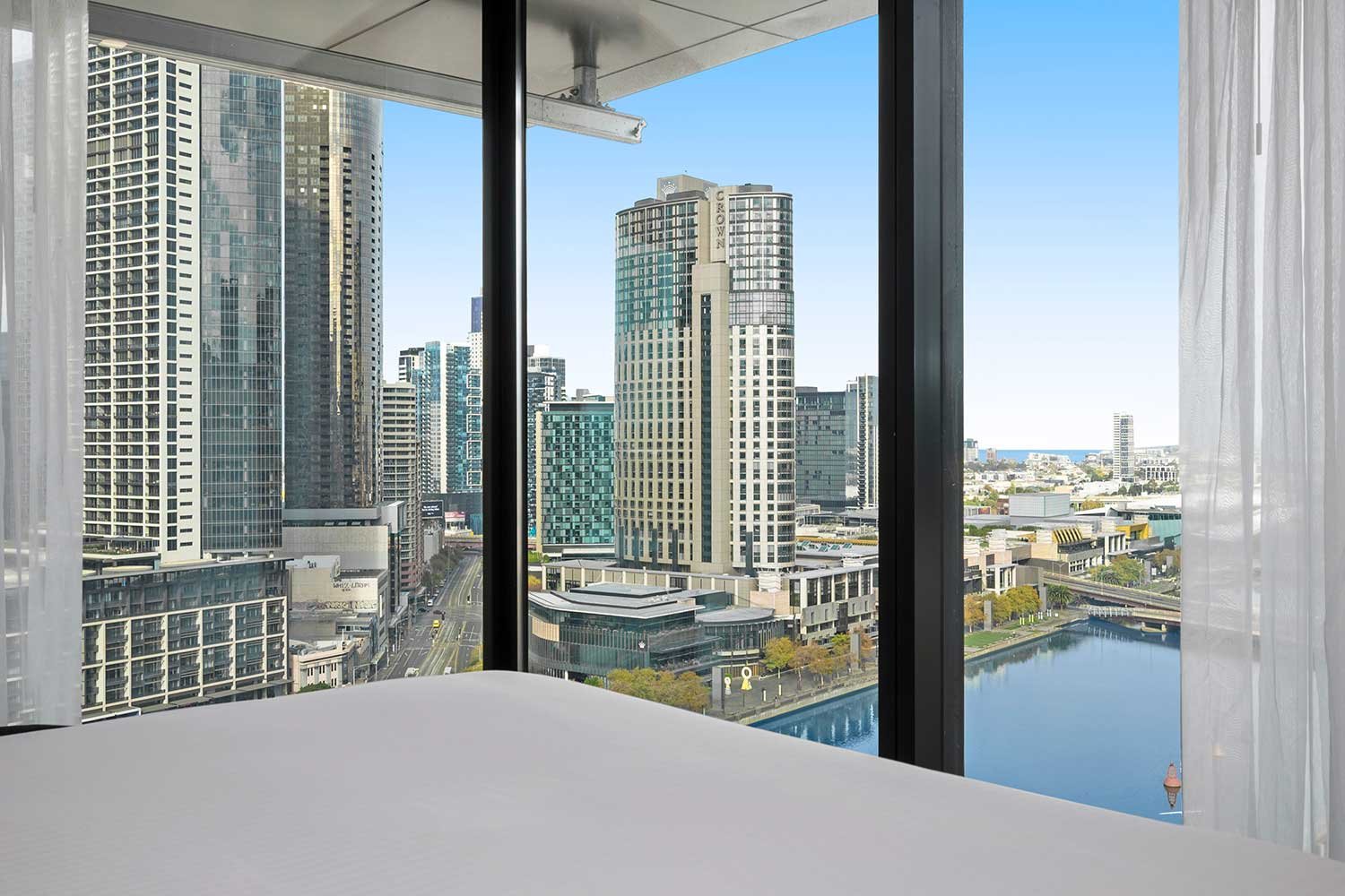 vibe hotel melbourne queensbridge riverview room view 01 2020