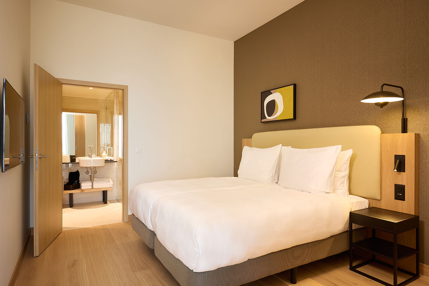 adina geneva_one bedroom 2_04 2023