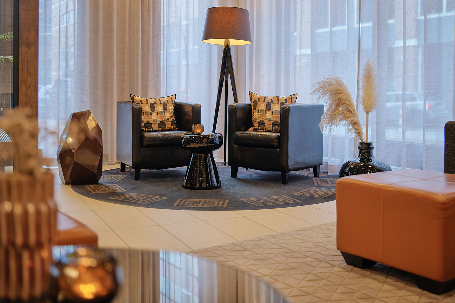 adina hotel hamburg michel lobby lounge_2023