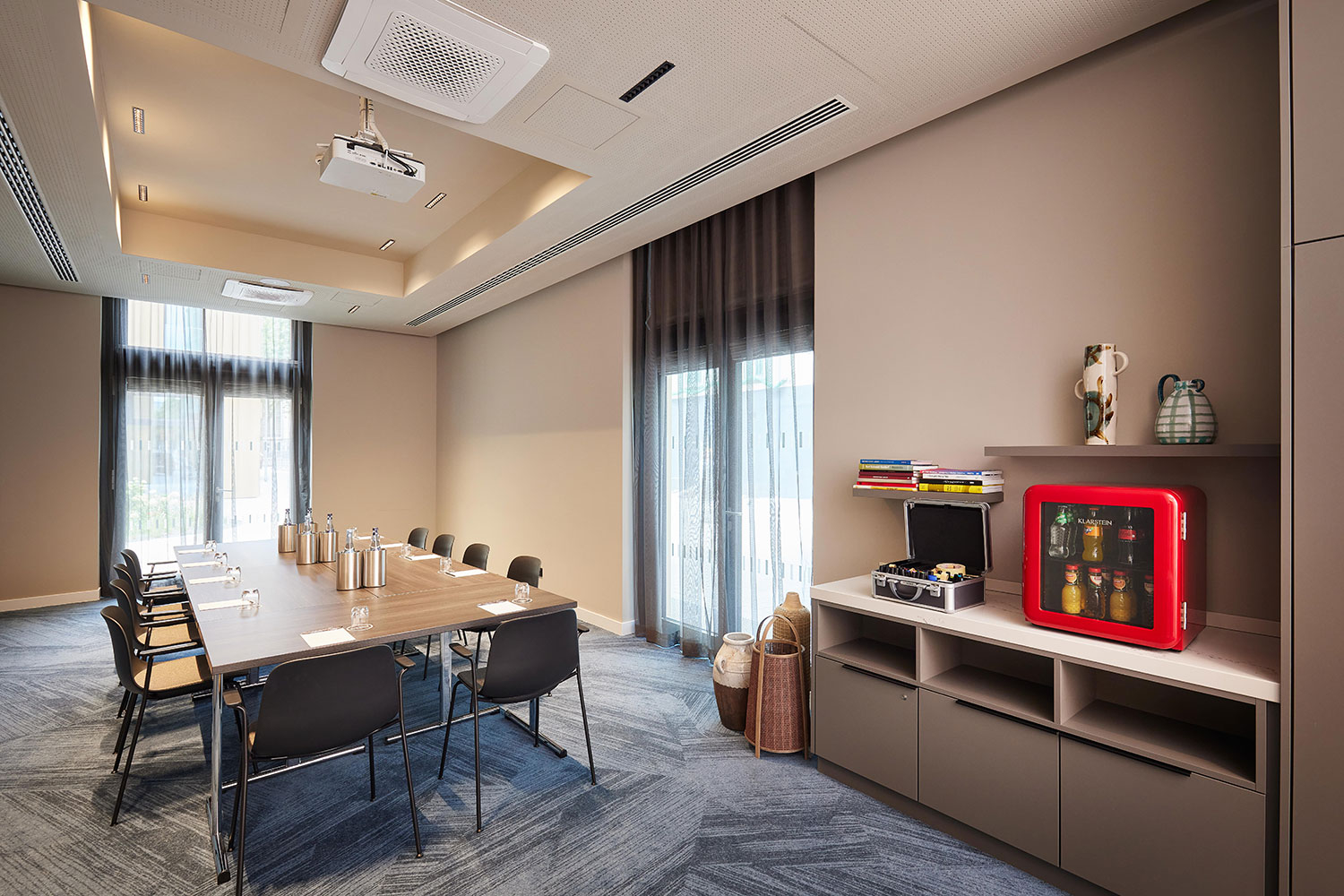 adina hotel dusseldorf_meeting melbourne_07 2022