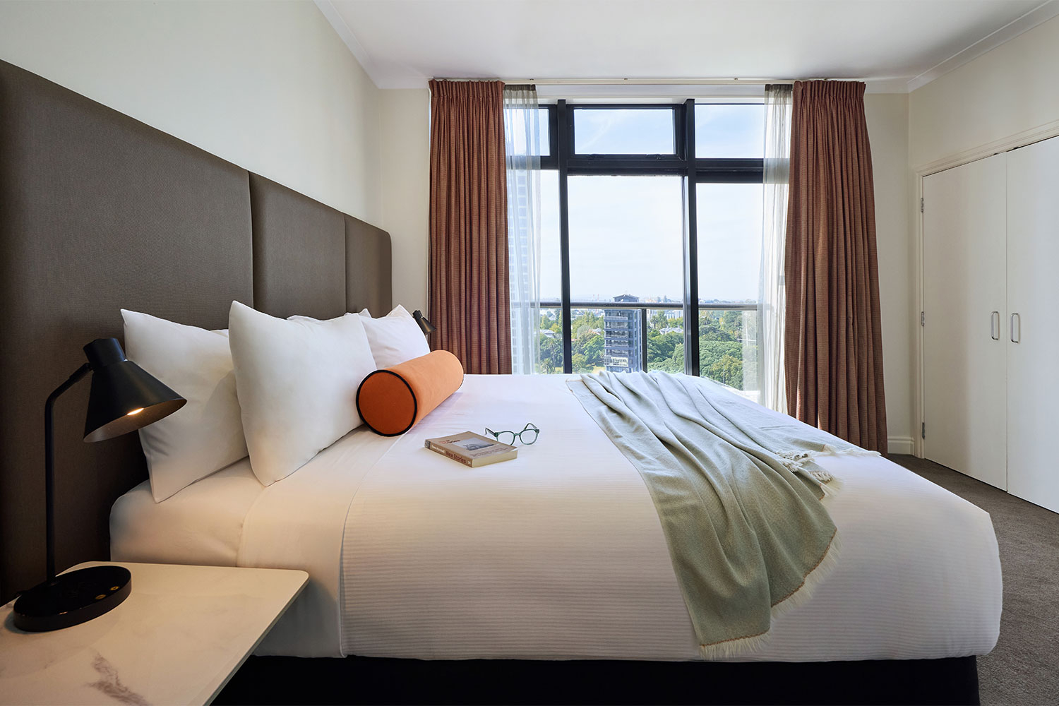 adina citylife auckland premiere grand one bedroom balcony styled 2026 1