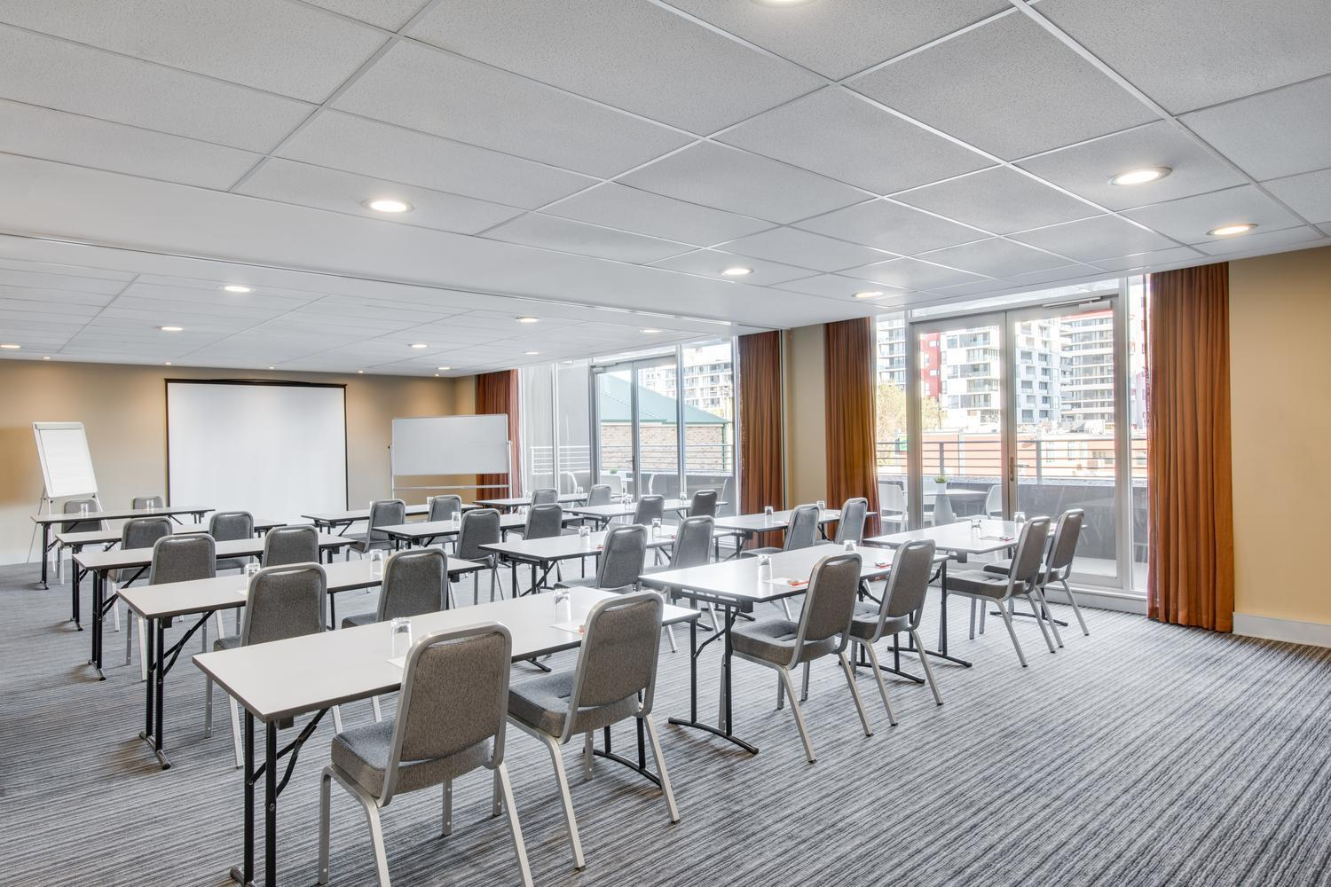 adina apartment hotel wollongong conference scarbrough corrimal classroom 02 2018 1500 1000