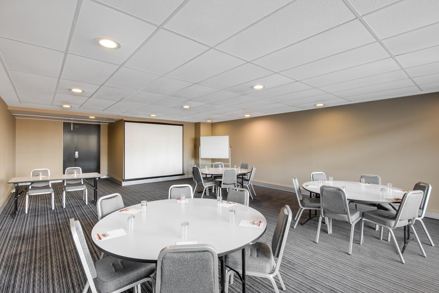 adina apartment hotel wollongong conference sandonl cabaret 01 2018