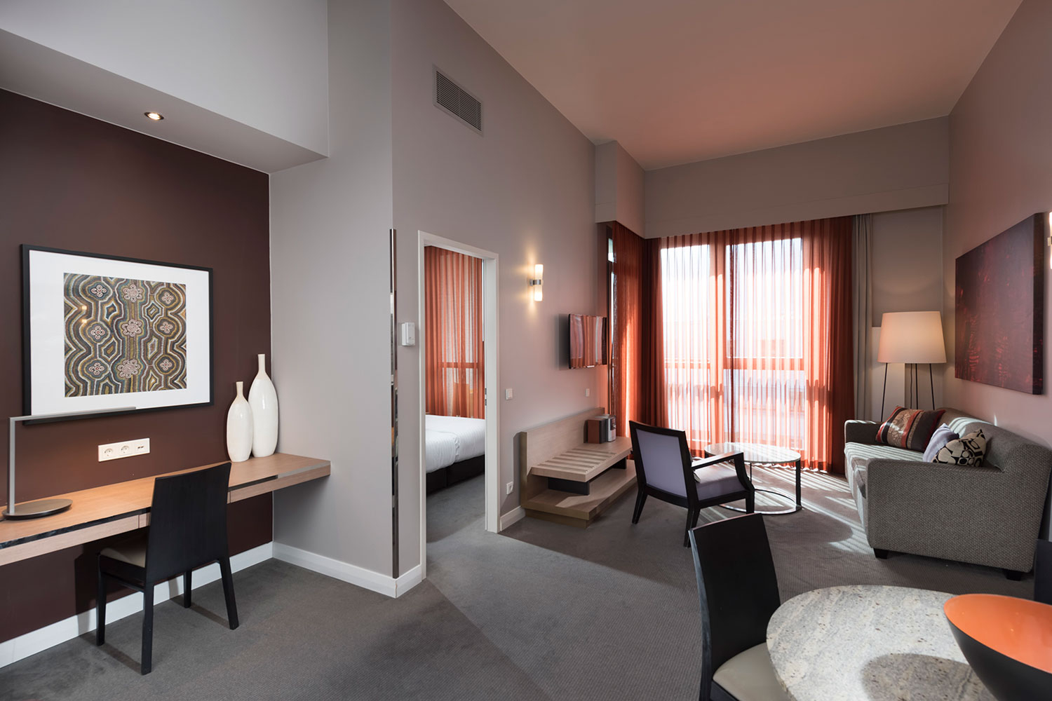 adina apartment hotel berlin checkpoint charlie premier room livingroom 2