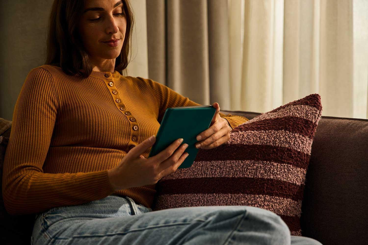 260224_adina_d1_s12_lounging_2772