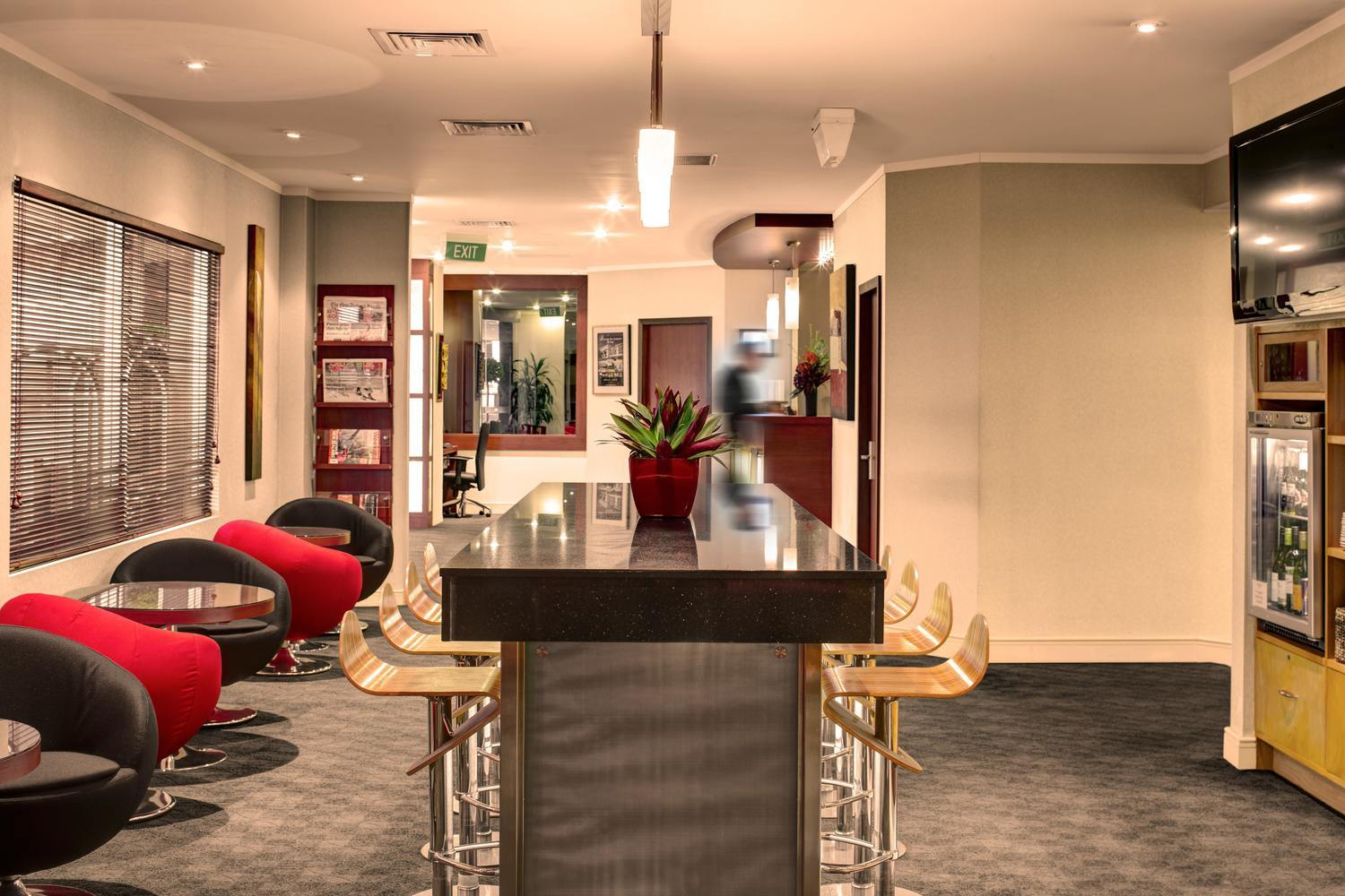 adina citylife wellington guest lounge1