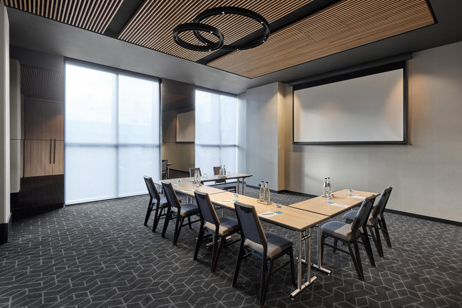 vibe hotel melbourne docklands conference u shape 454 2024