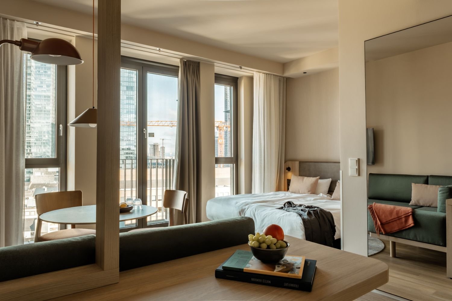 adina frankfurt neue oper studio premier living 1