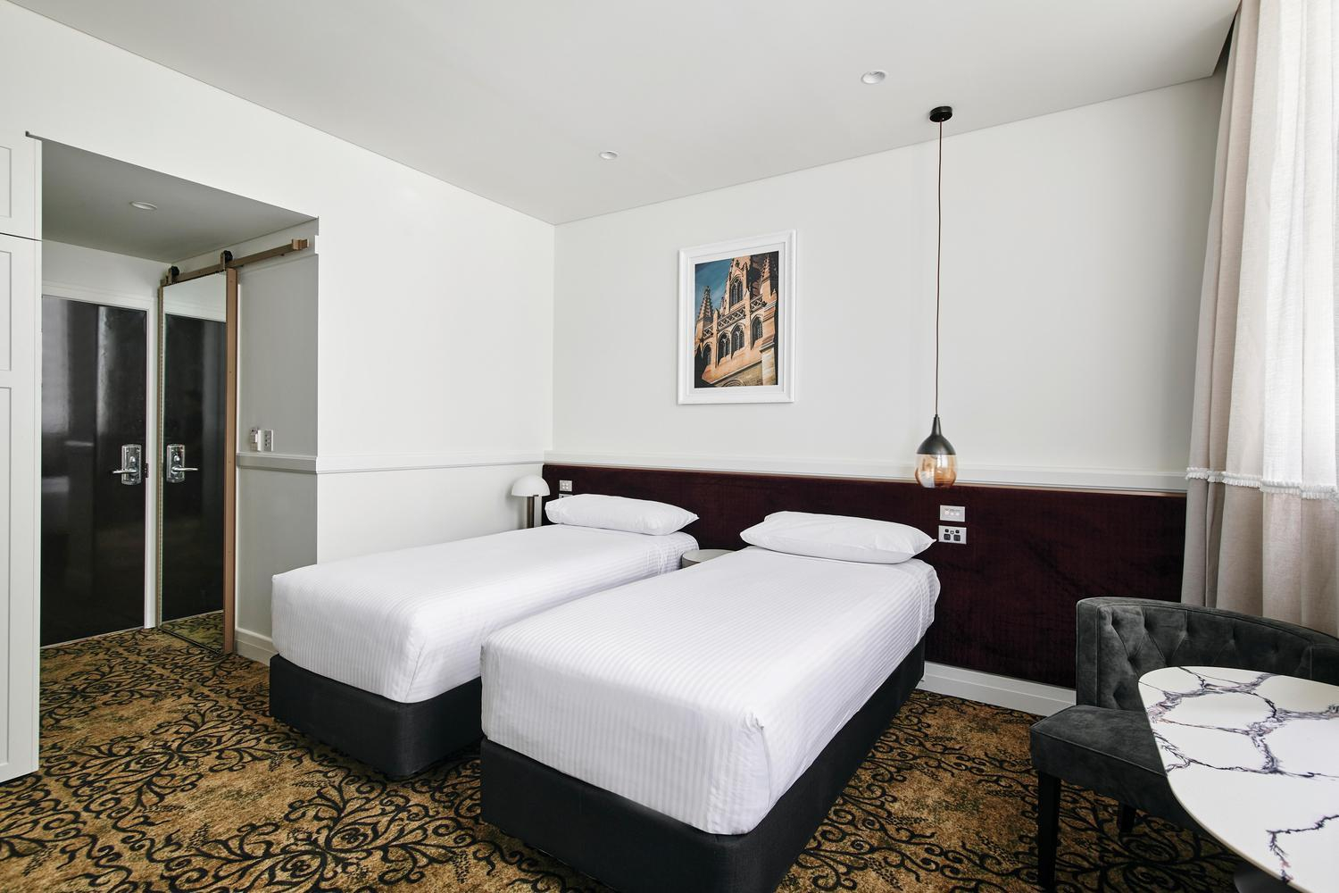 rendezvous hotel melbourne perkins twin room 02 2021