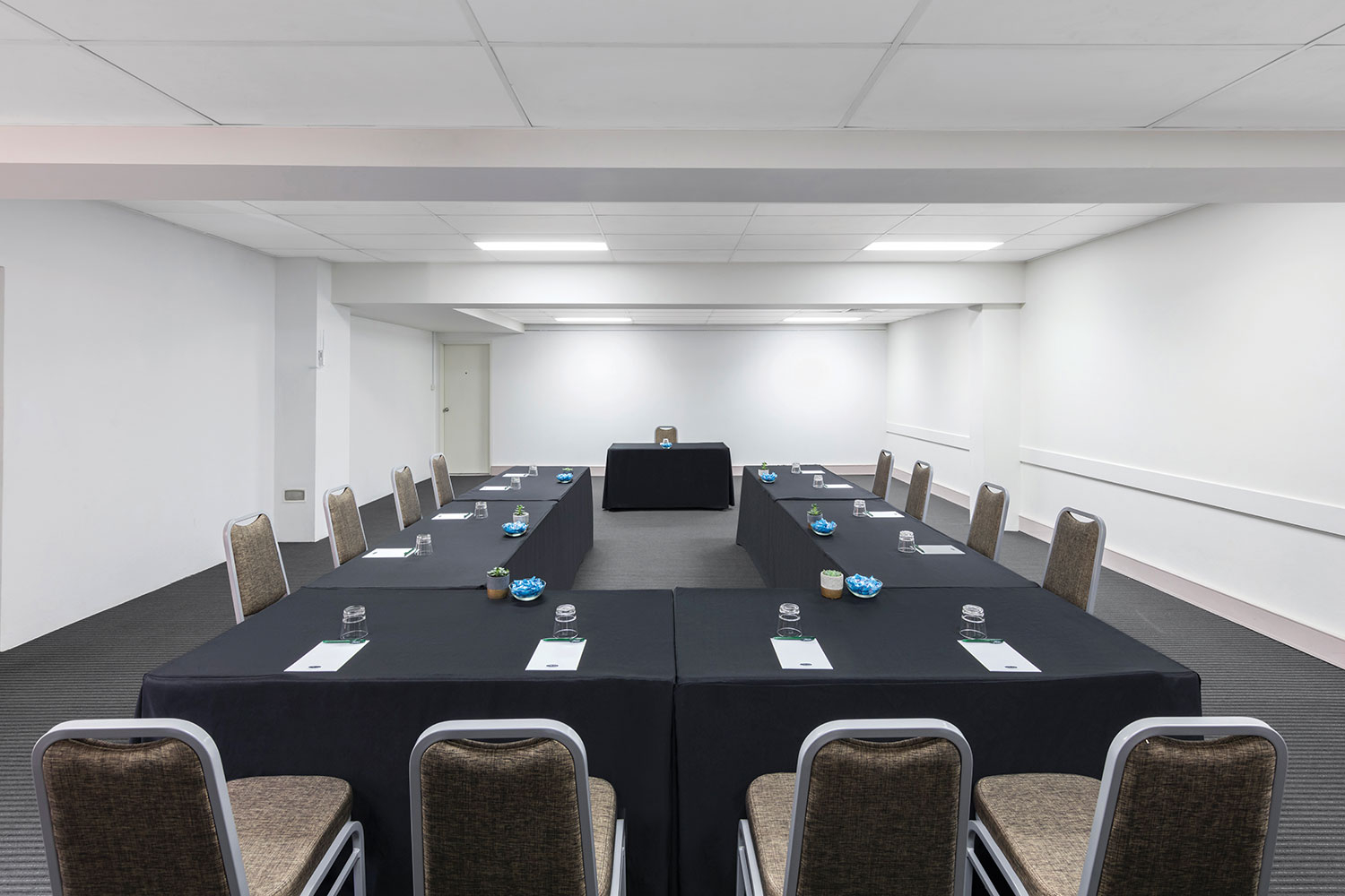 adina serviced apartments canberra kingston conference room u shape 01 2017