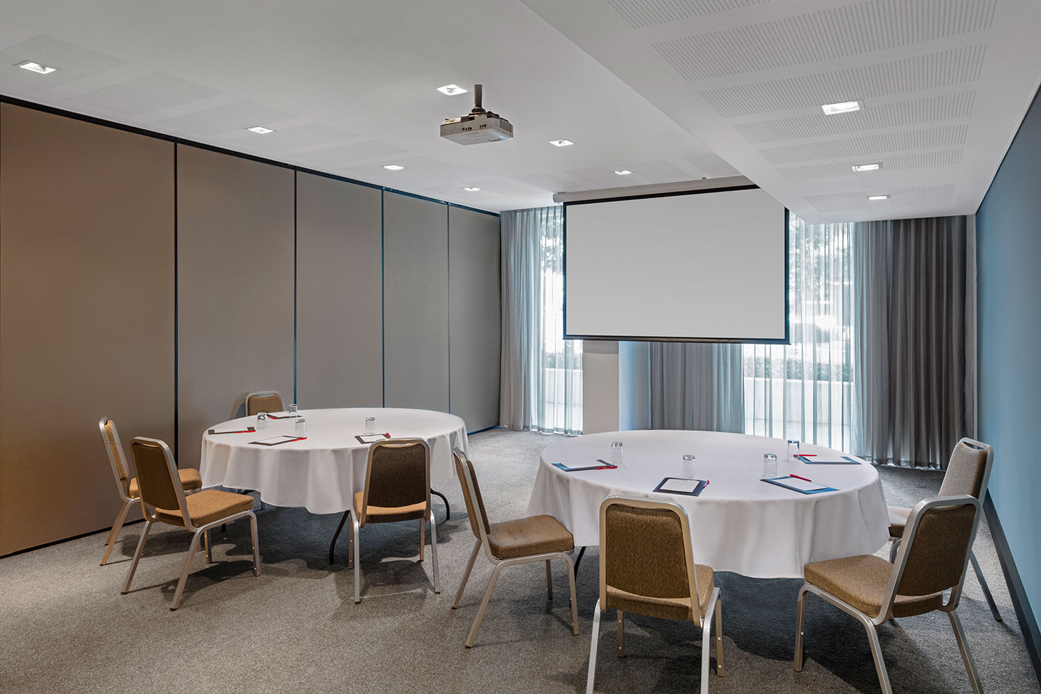 adina apartment hotel perth conference helena room cabaret setup 01 2017