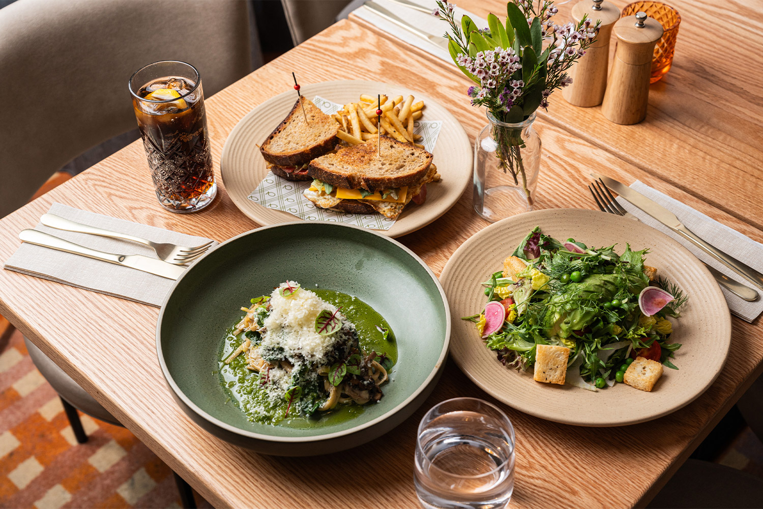 lunch on queen 1500 1000