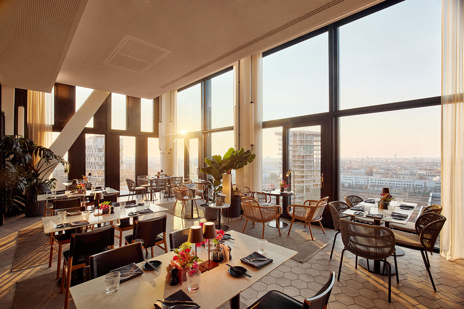 adina hotel munich restaurant 04 2022
