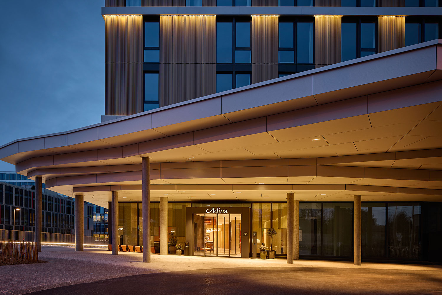adina geneva_entrance_04 2023