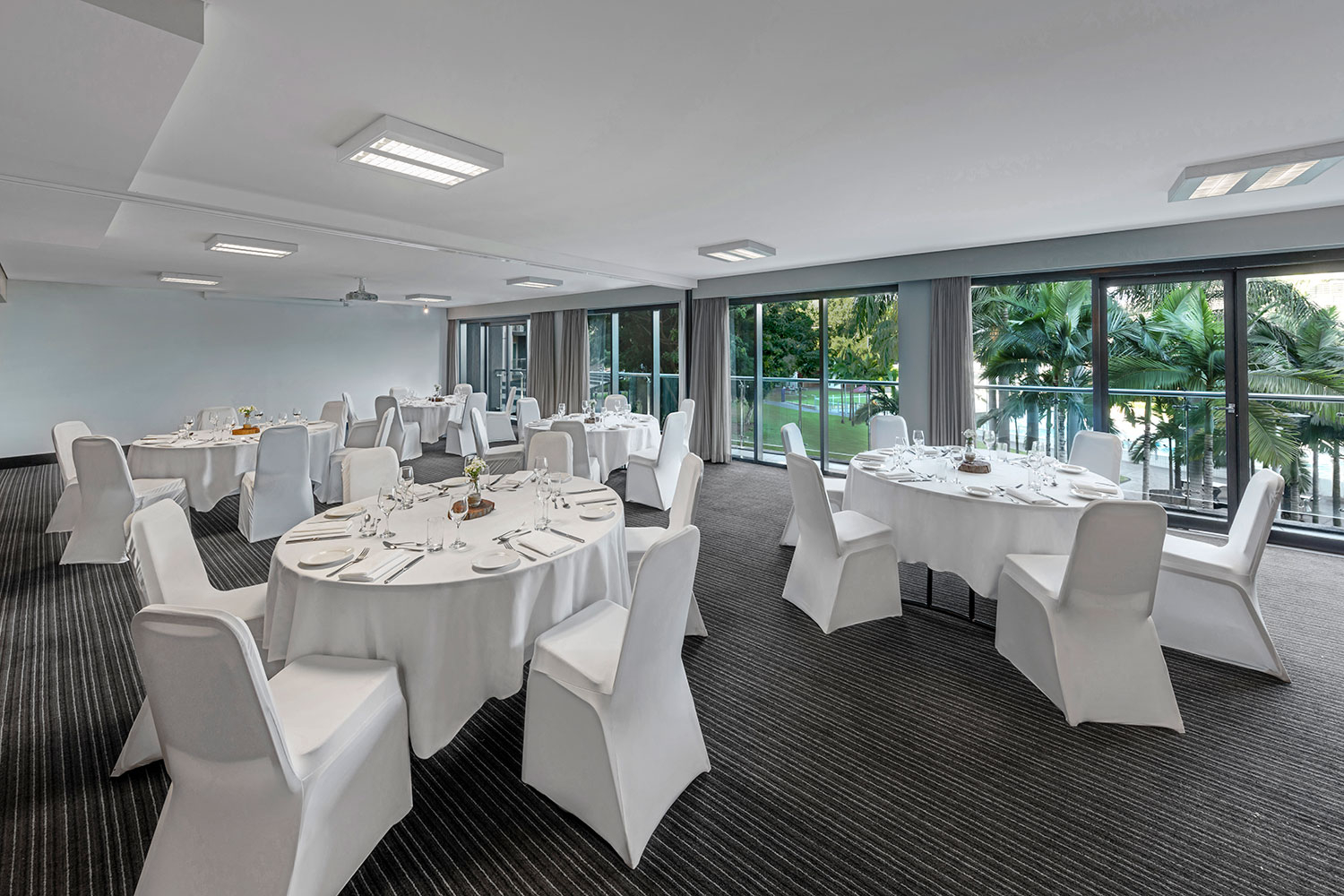 adina apartment hotel vibe hotel darwin waterfront conference room neptuna and mavie banquet 01 2016