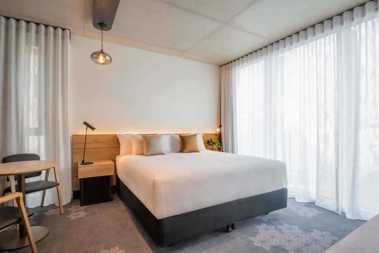vibe hotel adelaide bedroom 03 2022