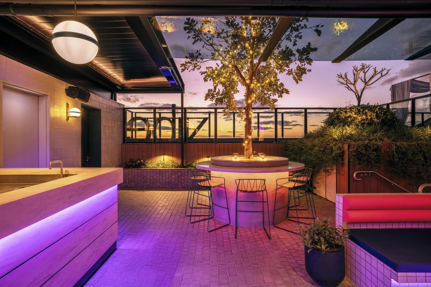 vibe_hotel_darling_harbour_above_319_bar_08_2021