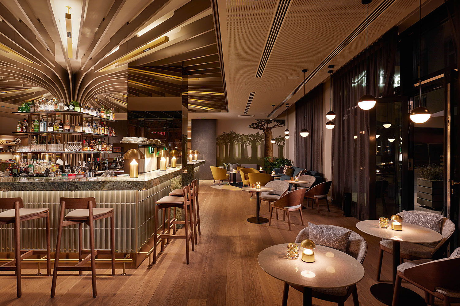 adina hotel dusseldorf_bar2_07 2022